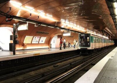 trois avait suspect territoire femmes