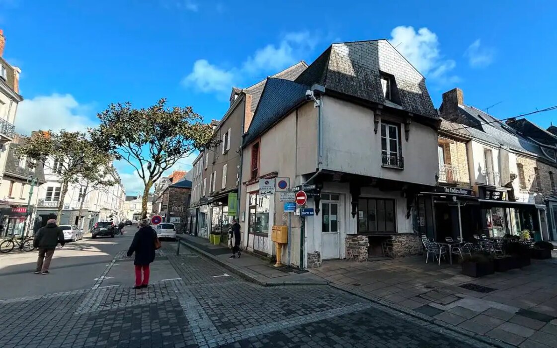 Châteaubriant sous l'œil de 75 caméras : quand la sécurité devient une foi