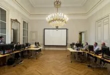 Dans les coulisses de la démocratie : ceux qui veillent pour que les résultats arrivent