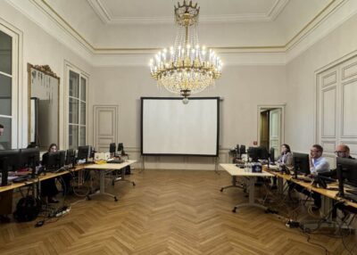 Dans les coulisses de la d&eacute;mocratie : ceux qui veillent pour que les r&eacute;sultats arrivent