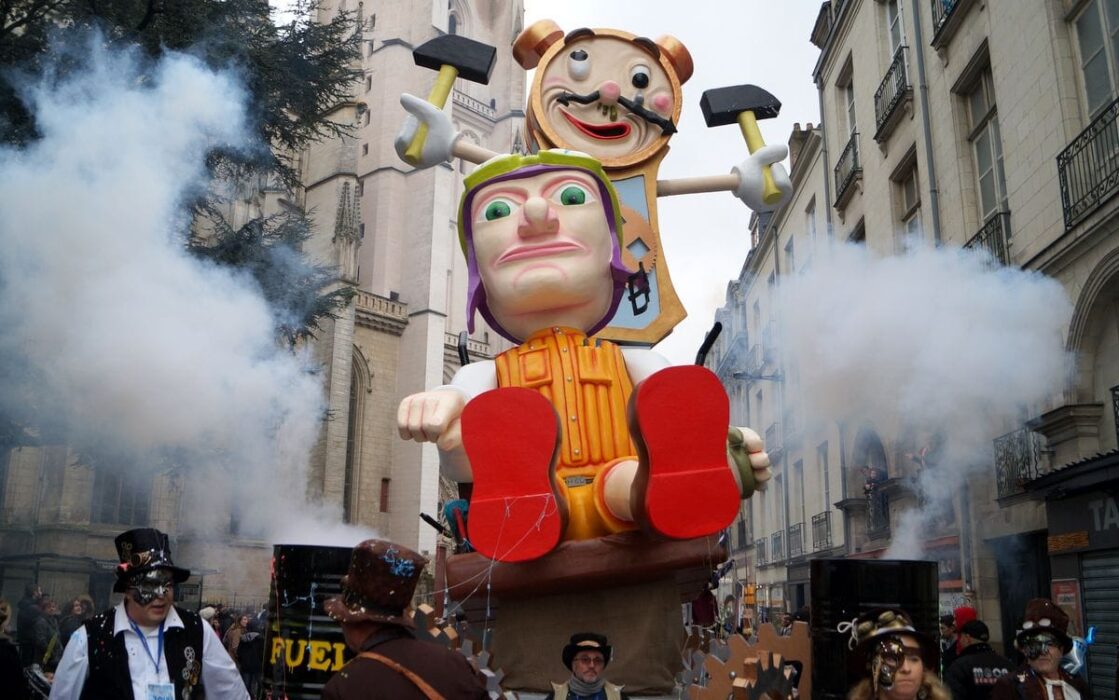 Carnaval de Nantes 2026 : l'audiodescription par QR code ouvre la fête à tous