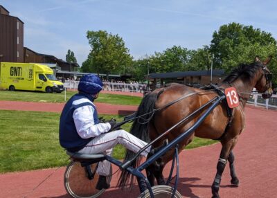 Grand National du Trot &agrave; Ch&acirc;teaubriant : huit courses sous un ciel nuageux