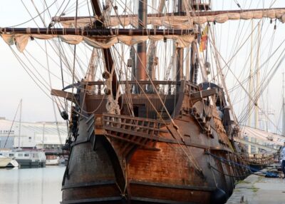 Le Galion espagnol El Galéon arrive à Nantes