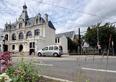 Nantes : la mairie de Doulon rouvre après rénovation