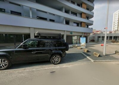 Boissière à Nantes : une voiture ventouse bloque les commerces