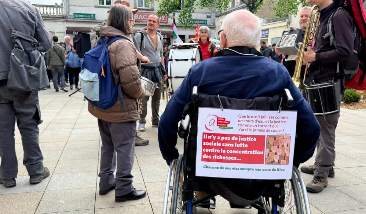 Premier mai à Châteaubriant : 200 manifestants sous le soleil