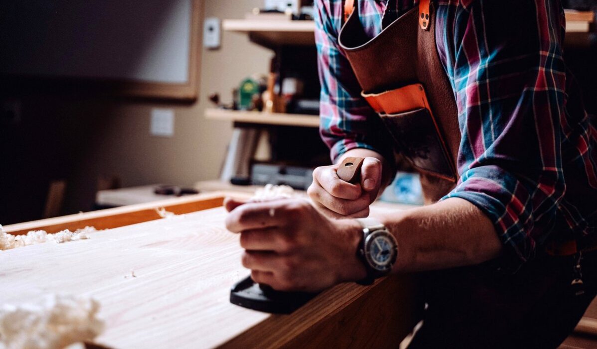 Ébéniste, tapissier, agenceur : des métiers passion qui peinent à recruter