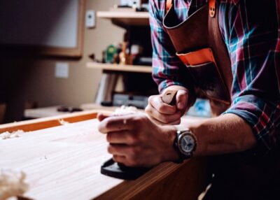 Ébéniste, tapissier, agenceur : des métiers passion qui peinent à recruter