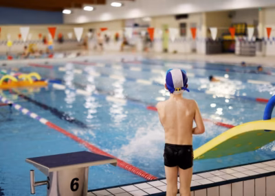 Canicule &agrave; Rez&eacute; : centre de rafra&icirc;chissement, piscine gratuite et restrictions sur l'espace public