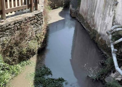 Pollution du Rollard à Châteaubriant : une eau claire transformée en boue nauséabonde en quelques minutes