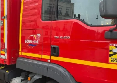 Incendie &agrave; Nantes : un feu de v&eacute;g&eacute;tation menace un camp d'habitations pr&eacute;caires &agrave; la prairie de Mauves