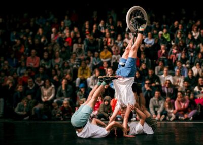 Ancenis : un trio et un monocycle en &eacute;quilibre entre &eacute;l&eacute;gance et absurde