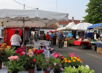 March&eacute; du Clion &agrave; Pornic, stands