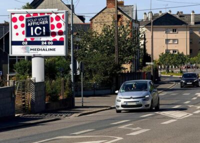 panneaux publicitaires &agrave; Ch&acirc;teaubriant, la mairie en infraction
