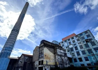 Nantes : la plaque de monument historique dévoilée sur la raffinerie Béghin-Say