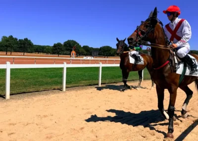 Rentrée du trot à l'hippodrome de la Métairie Neuve à Châteaubriant, dimanche