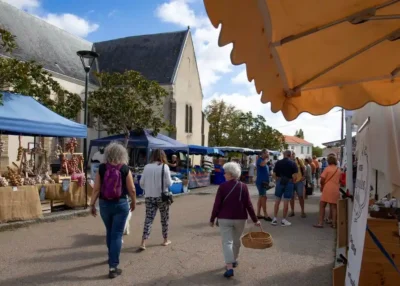 Le Clion-sur-Mer : le nouveau marché du vendredi a trouvé sa place