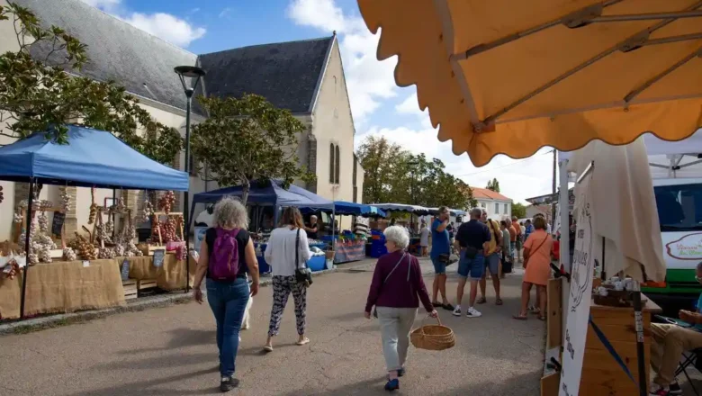 Le Clion-sur-Mer : le nouveau marché du vendredi a trouvé sa place