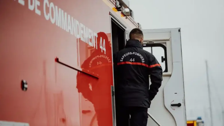 Feu de pavillon à Teillé : la toiture percée par les flammes, quinze pompiers mobilisés