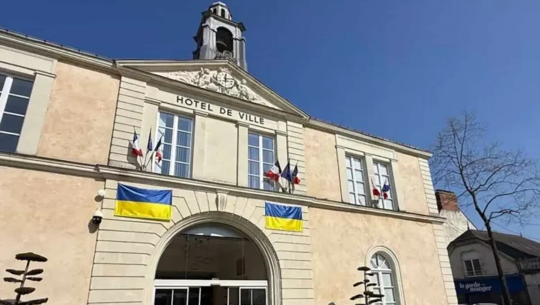 Ch&acirc;teaubriant se rassemble lundi devant la mairie