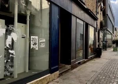 Rue de Cou&euml;r&eacute; : quatre jours sans passage pour rafra&icirc;chir la m&eacute;diath&egrave;que